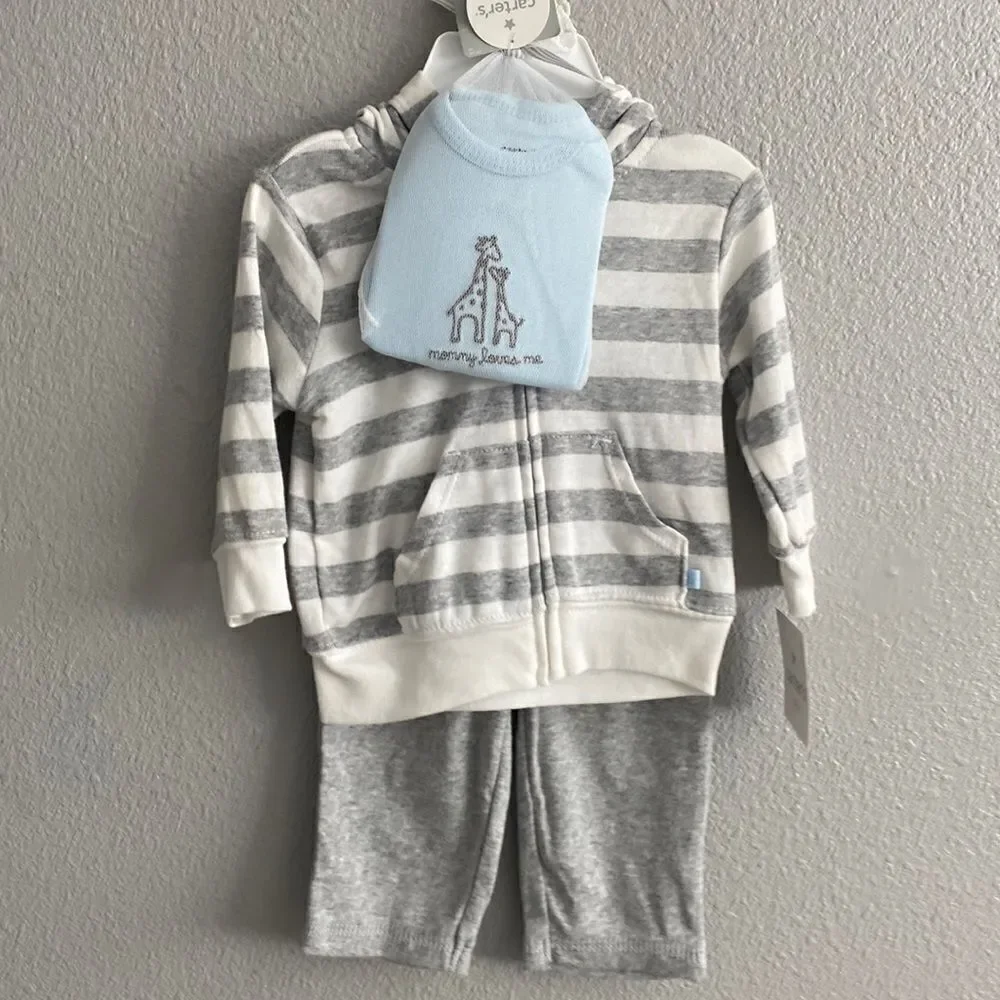 NWT- Carters- 3 piece set- “mommy loves me” Size 3 month